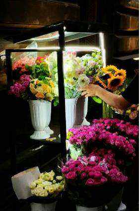Bambini con fiori